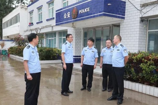 开封通许县公安局党委书记局长李健深入基层派出所调研指导工作